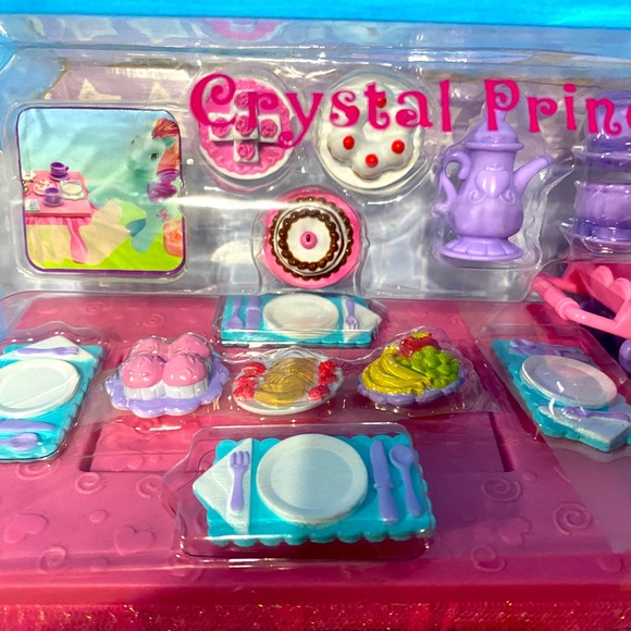 MY LITTLE PONY G3 NWT VTG 2005 CRYSTAL PRINCESS CRYSTAL RAINBOW DINING ROOM RARE - Picture 3 of 14